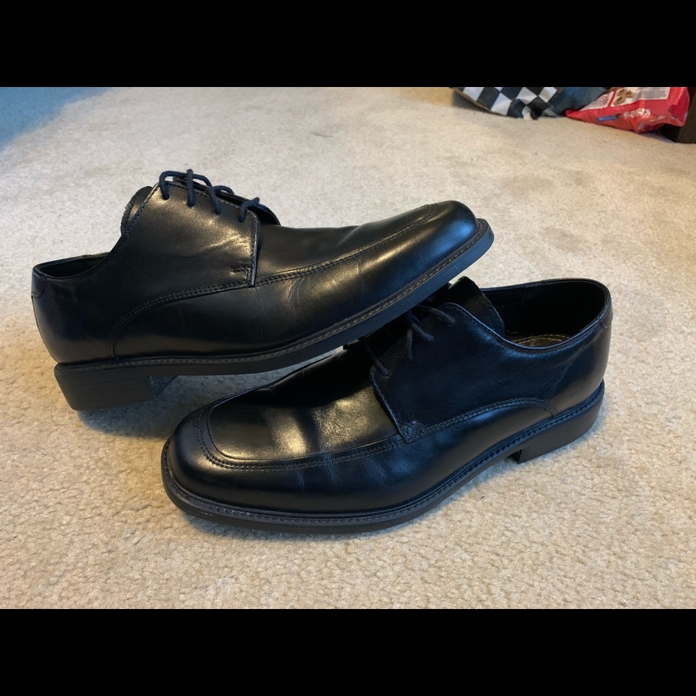 Black leather dress shoes